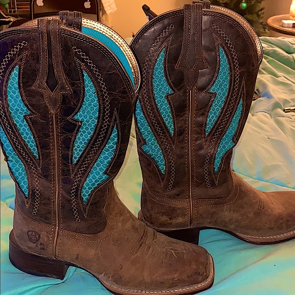 Brand NEW ARIAT BOOTS!! I only wore 3 times!! - Picture 2 of 5